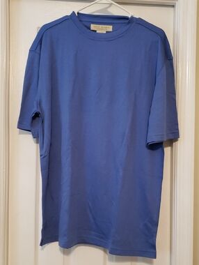 NWT- Men's Island Republuc  Crewneck T-Shirt Large